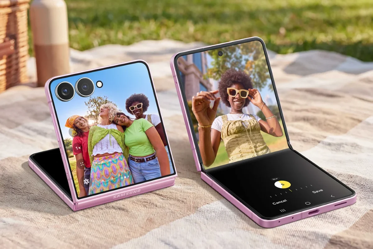 Samsung Galaxy Z Flip8 במצב FlexCam לצילום תמונות וסרטונים